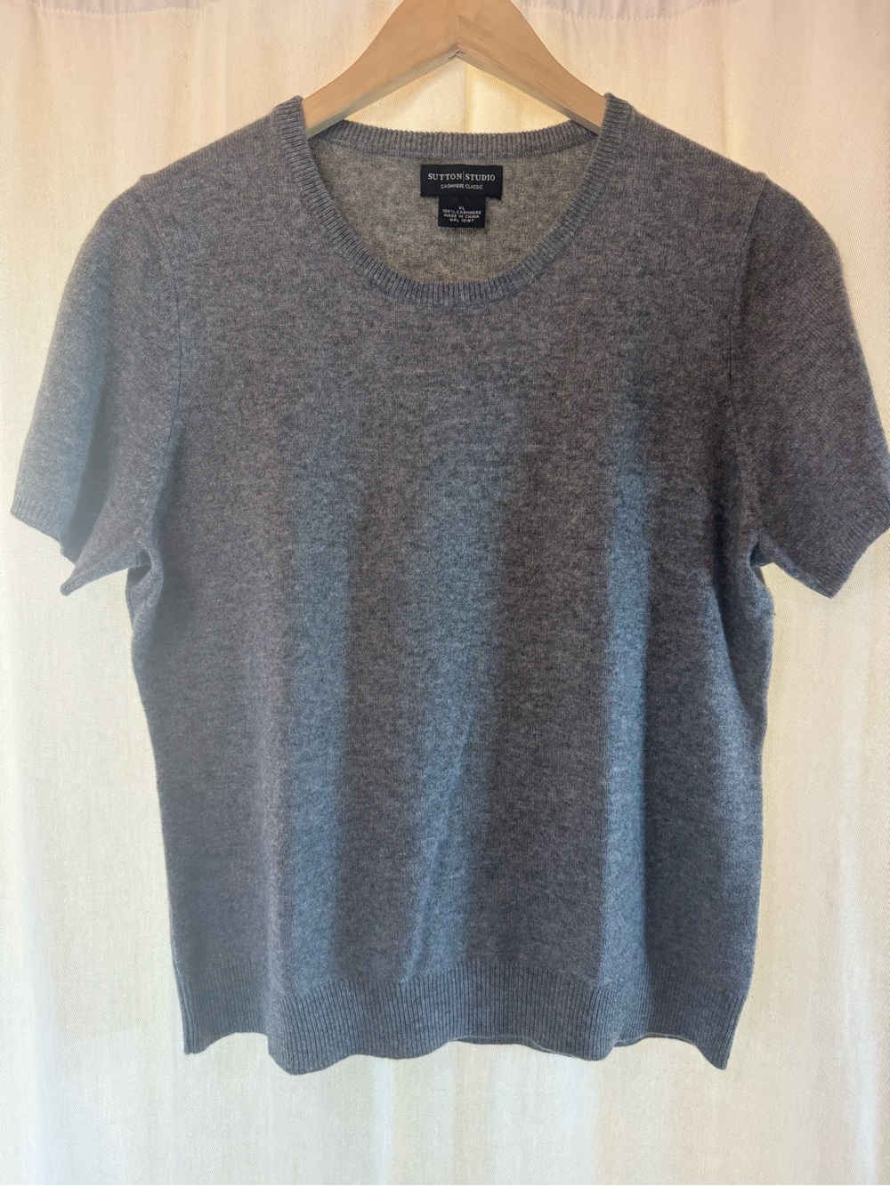 Sutton Studio Short-Sleeve Cashmere Crewneck Sweater — Charcoal Gray